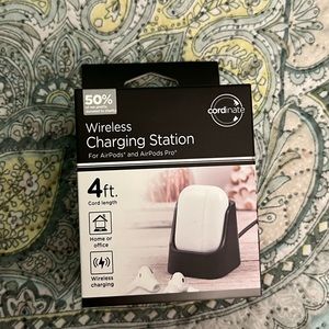 Charging station for AirPods and AirPods Pro